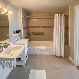Queen Suite